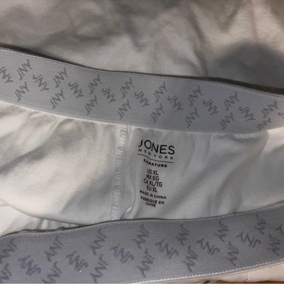 Jones New York, XL White w/black slant pockets knit comfort waistband knit skort - Picture 10 of 10